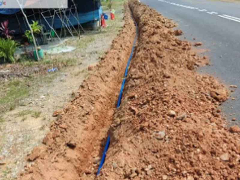 Fibre duct trenching along a roadside